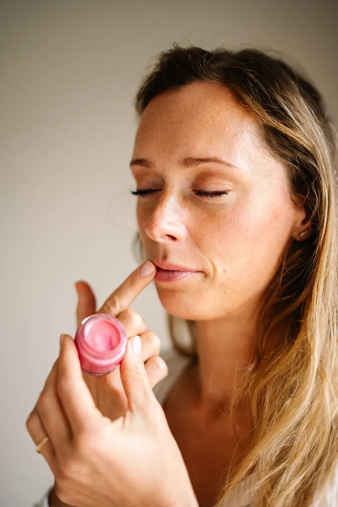 application baume rosé lèvres victoire (1).webp