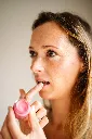 application baume rosé lèvres victoire.webp